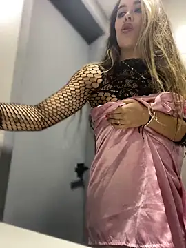 Snapshot of Emilia_Bakerr chatting on 12/06/24, 09:24 Emilia Bakerr online show from 12/06/24, 09:24