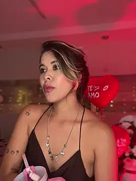 Snapshot of Emilia_Bakerr chatting on 02/14/25, 09:21 Emilia Bakerr online show from 02/14/25, 09:21