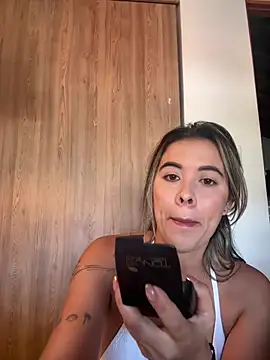 Snapshot of Emilia_Bakerr chatting on 07/17/26, 07:52 Emilia Bakerr online show from 07/17/26, 07:52