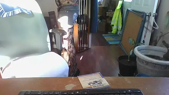 Snapshot of Daremeknot chatting on 02/01/25, 06:19 Daremeknot online show from 02/01/25, 06:19