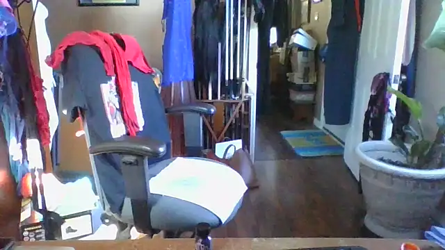 Snapshot of Daremeknot chatting on 10/13/25, 05:13 Daremeknot online show from 10/13/25, 05:13