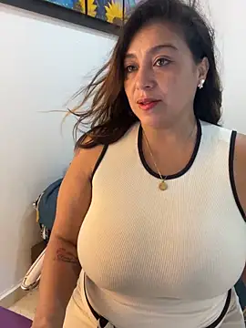 Snapshot of MrsFoucher chatting on 01/23/25, 02:07 MrsFoucher online show from 01/23/25, 02:07