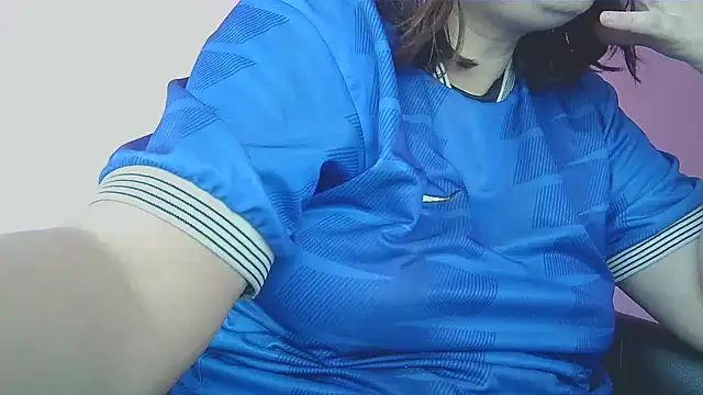 Snapshot of Lucinka1 chatting on 12/02/24, 01:02 Lucinka1 online show from 12/02/24, 01:02