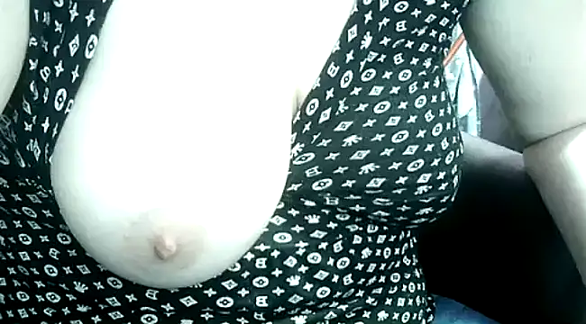 Snapshot of Lucinka1 chatting on 01/15/25, 04:00 Lucinka1 online show from 01/15/25, 04:00