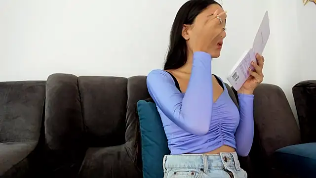  Caroliinee  online show from 03/06/25, 04:28