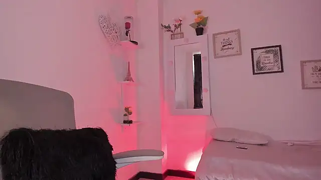  Caroliinee  online show from 09/10/25, 05:24