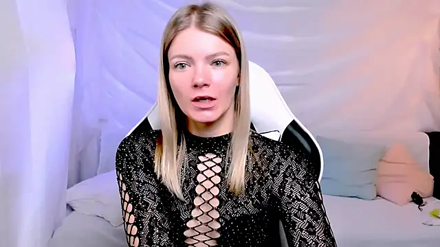 Snapshot of Lily_Daviss chatting on 11/24/25, 02:11 Lily Daviss online show from 11/24/25, 02:11