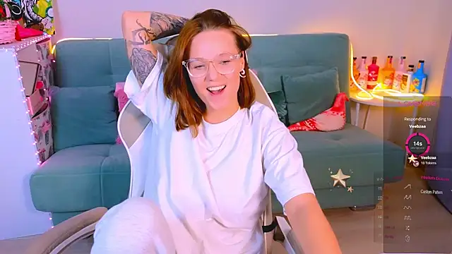 Snapshot of Karen_morris chatting on 10/19/25, 03:12 Karen morris online show from 10/19/25, 03:12