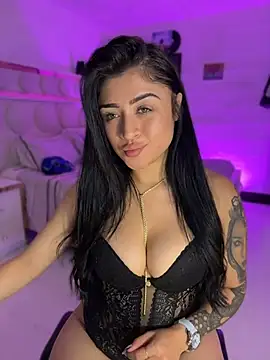 Snapshot of lucianaroy chatting on 07/17/26, 05:03 lucianaroy online show from 07/17/26, 05:03