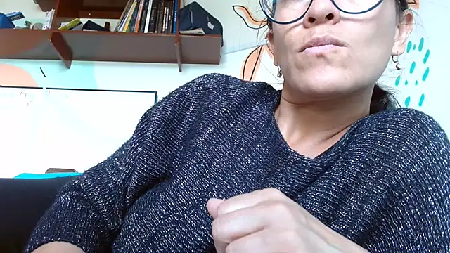 lupita84 online show from 12/21/25, 06:04