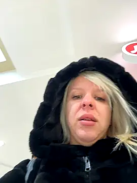 LikaCat online show from 10/07/25, 04:20