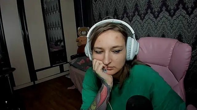 Snapshot of AlexRacc00n chatting on 12/05/24, 12:52 AlexRacc00n online show from 12/05/24, 12:52