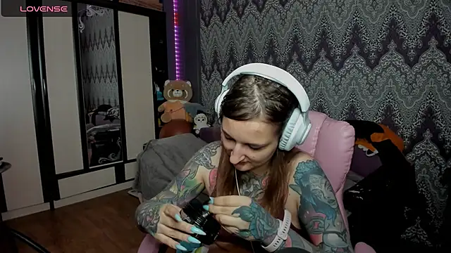 Snapshot of AlexRacc00n chatting on 12/06/24, 11:25 AlexRacc00n online show from 12/06/24, 11:25