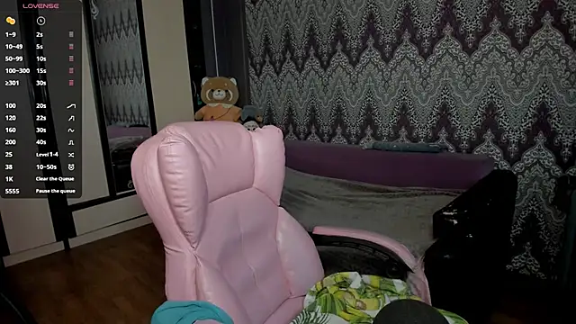 Snapshot of AlexRacc00n chatting on 12/10/24, 05:50 AlexRacc00n online show from 12/10/24, 05:50