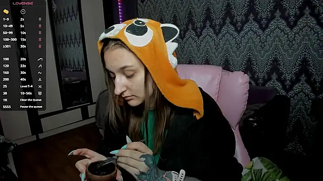 Snapshot of AlexRacc00n chatting on 12/12/24, 02:59 AlexRacc00n online show from 12/12/24, 02:59