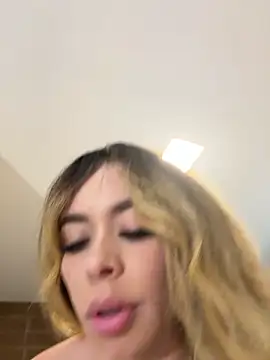 Snapshot of Alison_Diaz17 chatting on 12/19/24, 03:29 Alison Diaz17 online show from 12/19/24, 03:29