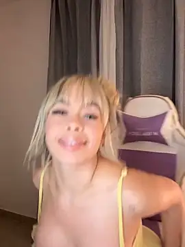 Snapshot of Alison_Diaz17 chatting on 09/13/25, 11:59 Alison Diaz17 online show from 09/13/25, 11:59