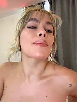 Snapshot of Alison_Diaz17 chatting on 10/08/25, 10:07 Alison Diaz17 online show from 10/08/25, 10:07