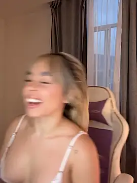 Snapshot of Alison_Diaz17 chatting on 10/09/25, 10:52 Alison Diaz17 online show from 10/09/25, 10:52