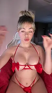 Snapshot of Alison_Diaz17 chatting on 12/16/25, 11:10 Alison Diaz17 online show from 12/16/25, 11:10