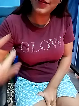 Snapshot of Gulabo-jaan chatting on 12/23/24, 08:44 Gulabo-jaan online show from 12/23/24, 08:44