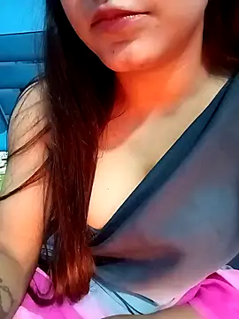 Snapshot of Gulabo-jaan chatting on 12/31/24, 12:36 Gulabo-jaan online show from 12/31/24, 12:36