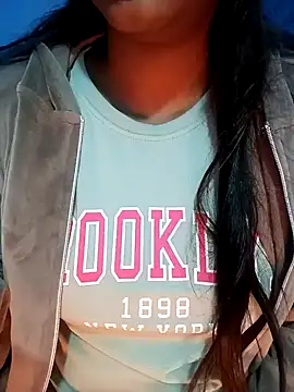 Snapshot of Gulabo-jaan chatting on 01/04/25, 12:37 Gulabo-jaan online show from 01/04/25, 12:37