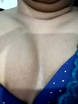 Snapshot of Gulabo-jaan chatting on 12/15/25, 05:01 Gulabo-jaan online show from 12/15/25, 05:01