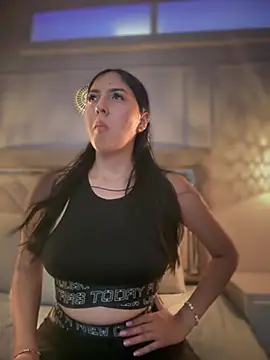 MarianaBenz online show from 02/01/25, 08:16