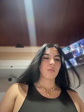 Snapshot of MarianaBenz chatting on 06/18/26, 12:33 MarianaBenz online show from 06/18/26, 12:33