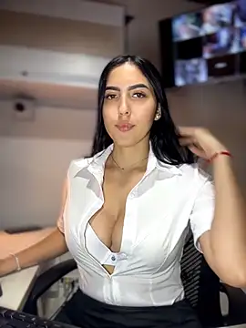Snapshot of MarianaBenz chatting on 06/21/26, 12:13 MarianaBenz online show from 06/21/26, 12:13