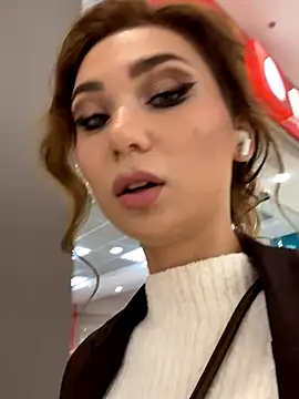 QuitieLia online show from 11/06/25, 02:18