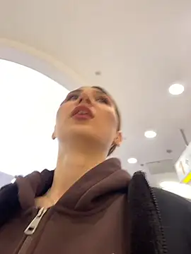 QuitieLia online show from 02/25/26, 07:51