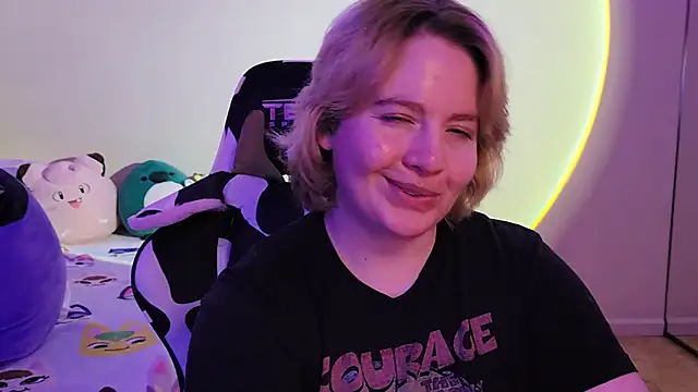 Snapshot of InternetFairy_XO chatting on 12/29/24, 04:38 InternetFairy XO online show from 12/29/24, 04:38