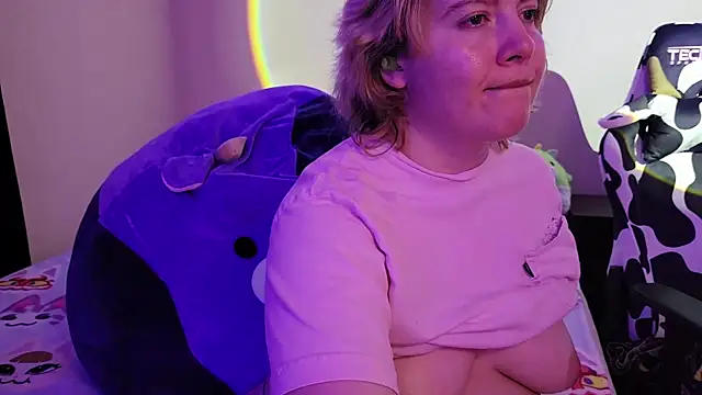 Snapshot of InternetFairy_XO chatting on 01/31/25, 12:18 InternetFairy XO online show from 01/31/25, 12:18