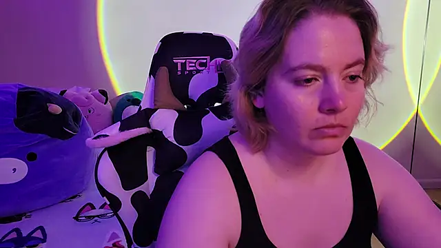 Snapshot of InternetFairy_XO chatting on 02/06/25, 04:10 InternetFairy XO online show from 02/06/25, 04:10