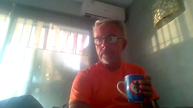 Snapshot of tuggy59 chatting on 10/29/25, 07:10 tuggy59 online show from 10/29/25, 07:10