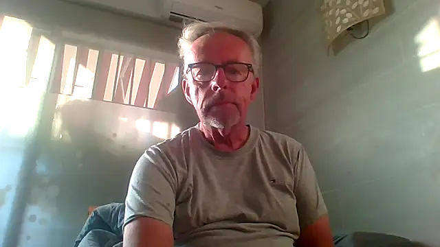 Snapshot of tuggy59 chatting on 11/11/25, 07:30 tuggy59 online show from 11/11/25, 07:30