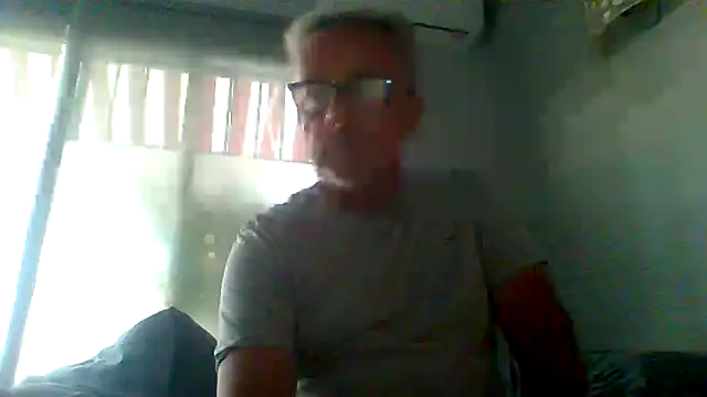 Snapshot of tuggy59 chatting on 11/12/25, 07:09 tuggy59 online show from 11/12/25, 07:09