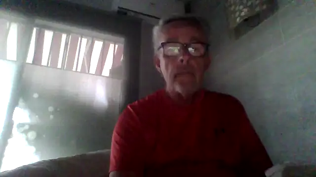 Snapshot of tuggy59 chatting on 11/20/25, 06:57 tuggy59 online show from 11/20/25, 06:57