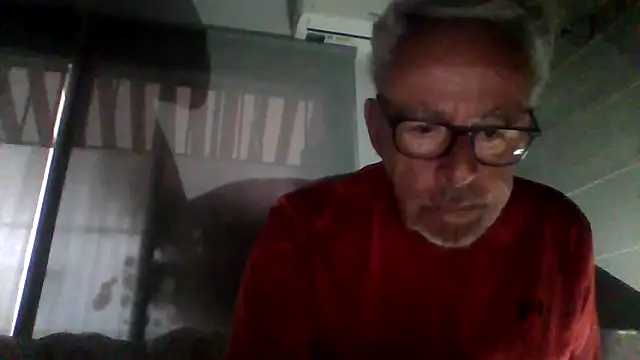 Snapshot of tuggy59 chatting on 11/21/25, 06:45 tuggy59 online show from 11/21/25, 06:45