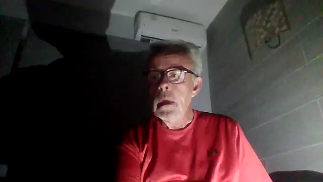 Snapshot of tuggy59 chatting on 11/23/25, 06:24 tuggy59 online show from 11/23/25, 06:24