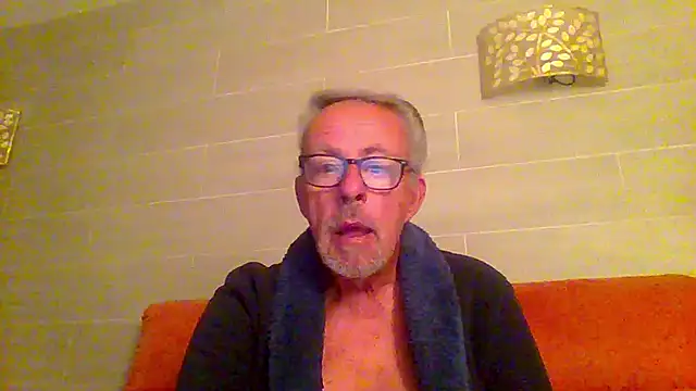 Snapshot of tuggy59 chatting on 11/28/25, 03:09 tuggy59 online show from 11/28/25, 03:09