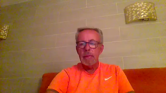 Snapshot of tuggy59 chatting on 11/30/25, 05:33 tuggy59 online show from 11/30/25, 05:33