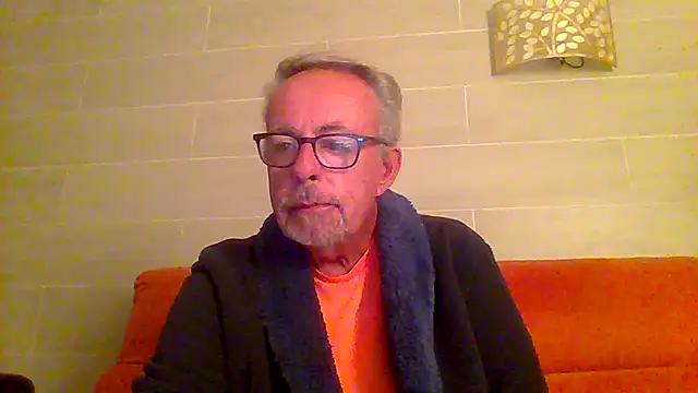 Snapshot of tuggy59 chatting on 12/02/25, 05:13 tuggy59 online show from 12/02/25, 05:13