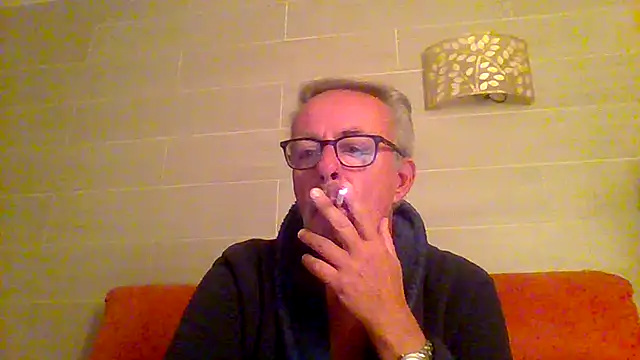 Snapshot of tuggy59 chatting on 12/15/25, 04:28 tuggy59 online show from 12/15/25, 04:28