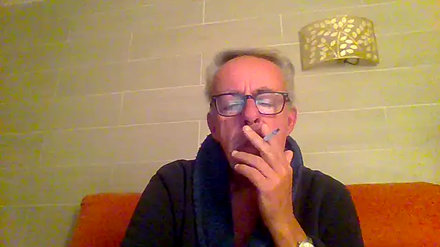 Snapshot of tuggy59 chatting on 12/16/25, 06:18 tuggy59 online show from 12/16/25, 06:18