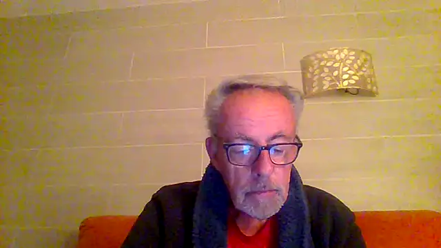 Snapshot of tuggy59 chatting on 12/18/25, 05:57 tuggy59 online show from 12/18/25, 05:57