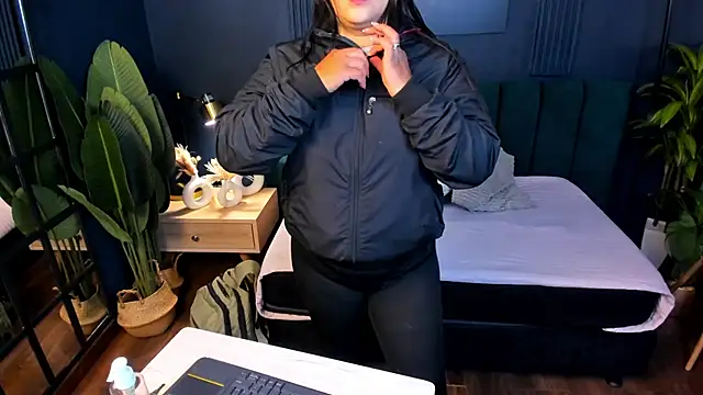 Snapshot of taylor_bennet chatting on 02/10/25, 12:08 taylor bennet online show from 02/10/25, 12:08