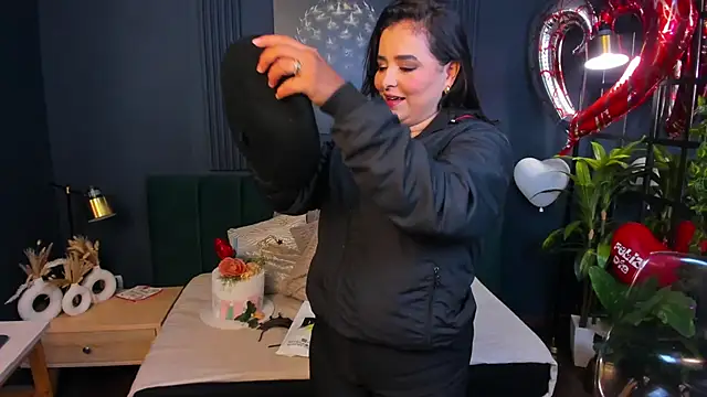 Snapshot of taylor_bennet chatting on 02/19/25, 12:11 taylor bennet online show from 02/19/25, 12:11